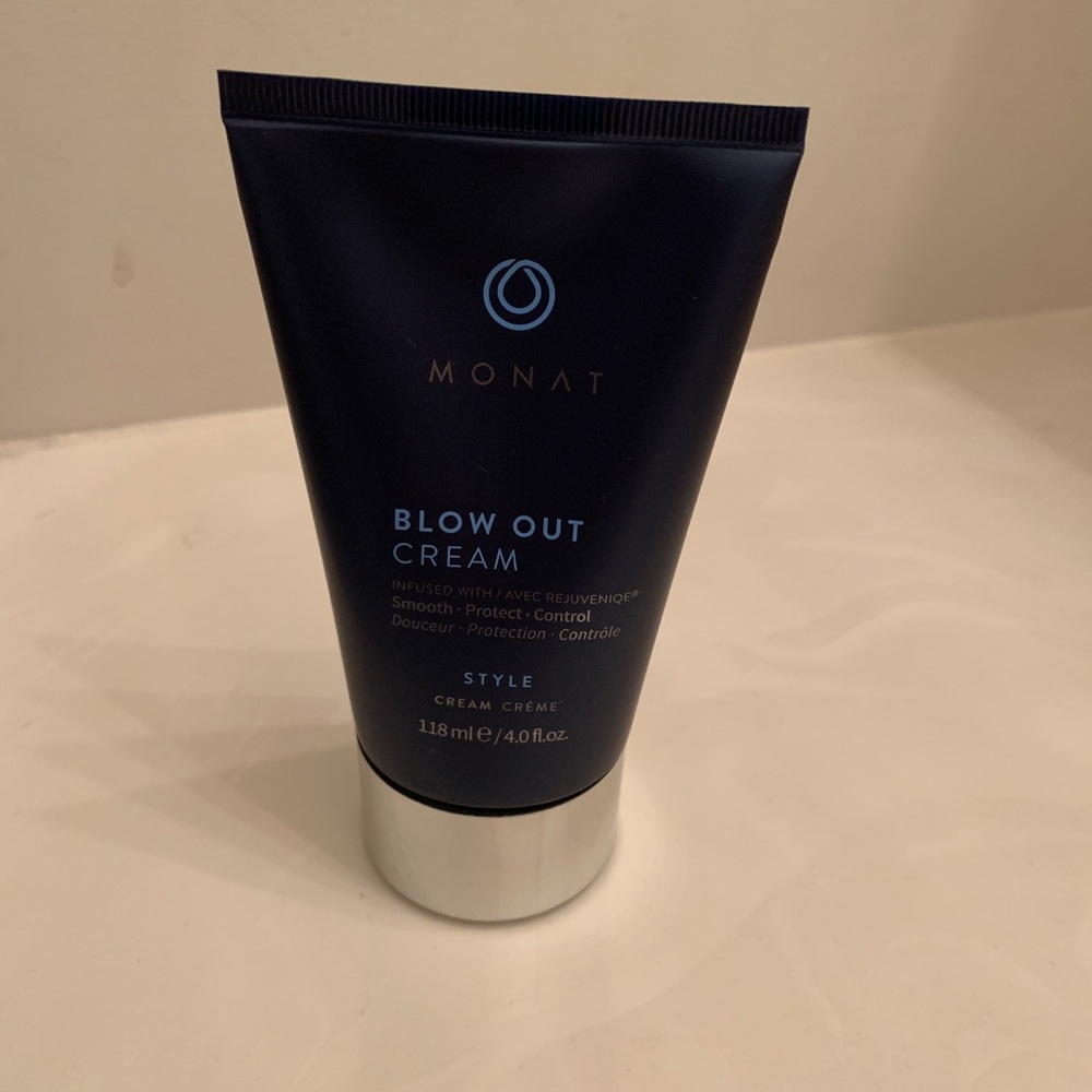 Monat blow out cream